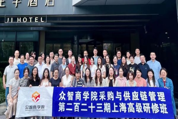 如何在LinkedIn等平台添加SCMP认证信息？